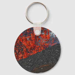 Lavastrom aus dem Krater des ausbrechenden Vulkans Schlüsselanhänger