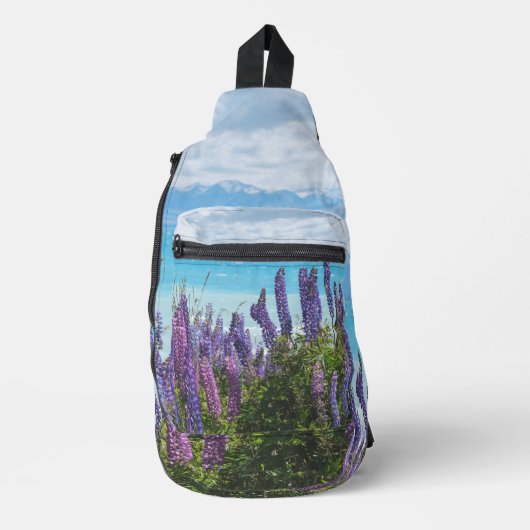 Lavendel am Seeufer Crossbody Bag (Vorderseite)