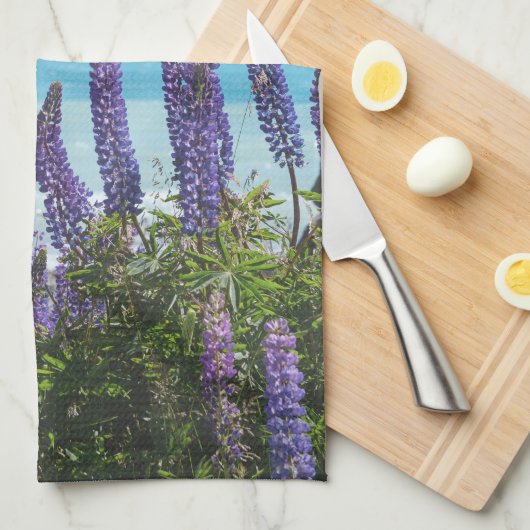 Lavendel am Seeufer Geschirrtuch (Viertel Falte)