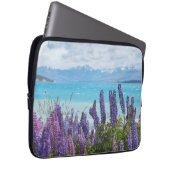 Lavendel am Seeufer Laptopschutzhülle (Vorne Rechts)