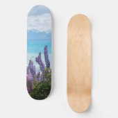 Lavendel am Seeufer Skateboard (Vorderseite)
