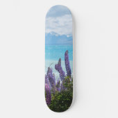 Lavendel am Seeufer Skateboard (Vorderseite)