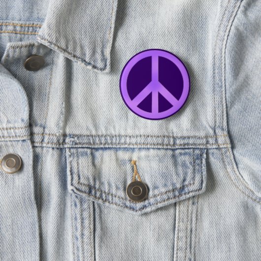 Lavendel auf dem dunklen Lila Friedenszeichen Button (Beispiel)