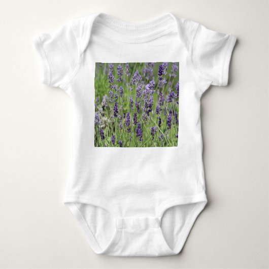 Lavendel Baby Strampler (Vorderseite)