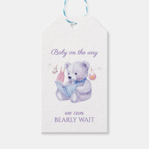Lavendel Bear liest ein Buch Baby Showroom Geschenkanhänger