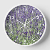 Lavendel-Blume mit Herzsymbolen Wanduhr (Vorderseite)