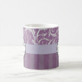 Lavendel-BlumenBündel u. Streifen mit Monogramm Kaffeetasse (Mittel)