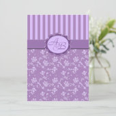 Lavendel-Blumenstreifen-mit Monogramm Einladung (Stehend Vorderseite)