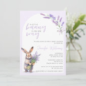 Lavendel-Bunny-Osterbaby-Dusche Einladung (Stehend Vorderseite)