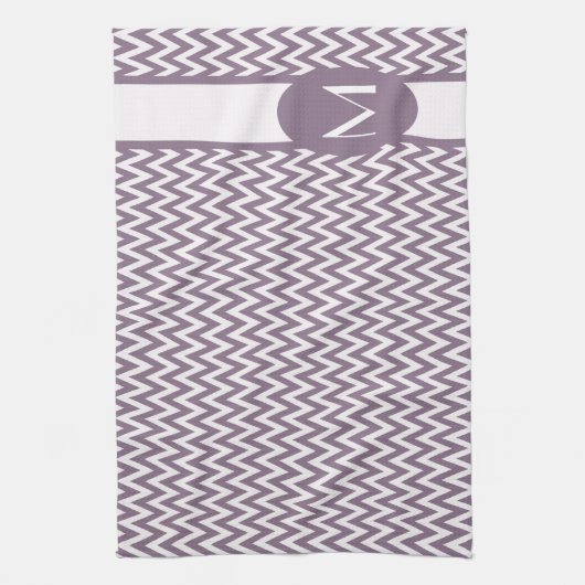 Lavendel Elegantes Zickzack Design mit Monogramm Geschirrtuch (Vertikal)