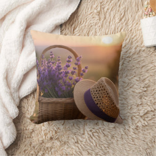 Lavendel Field at Sunset - Lila Landschaft in Sere Kissen