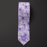 Lavendel-Floral-Monogramm Krawatte<br><div class="desc">Erhöhen Sie Ihr Hochzeitskleid mit unserer Lava Floral Monogram Neck Tie. Das zarte Blumenmuster im Lavendel verleiht dem Ganzen eine Touch von Charme und Eleganz. Vervollständigen Sie das Aussehen mit unseren koordinierenden Socken für ein poliertes Ensemble.</div>