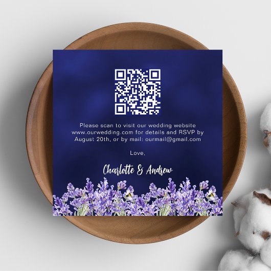 Lavendel-florale marineblaue QR-Code Hochzeit RSVP Begleitkarte