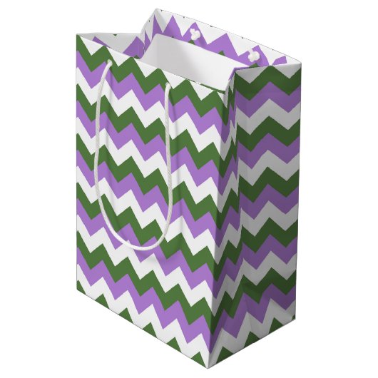 Lavendel, Grün und Weiß Zickzack Zigzag Mittlere Geschenktüte (Rückseite Schrägansicht)