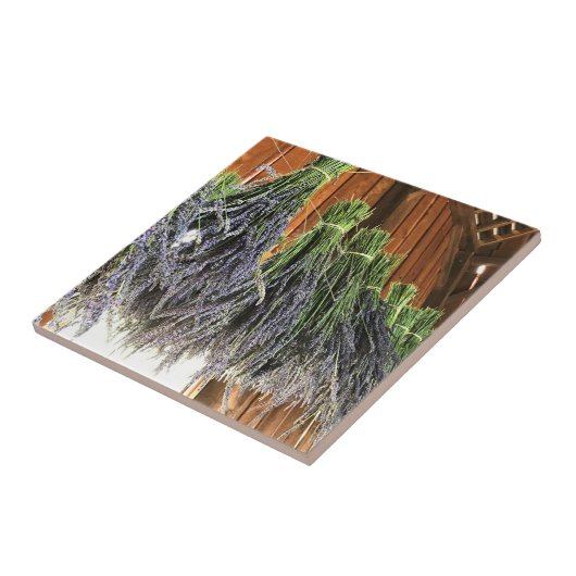 Lavendel in einer Scheune Fliese (Seite)