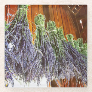 Lavendel in einer Scheune Glasuntersetzer