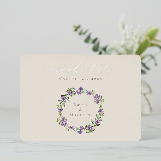 Lavendel Lila botanisches Kranz-Foto Folieneinladung (Stehend vorne)