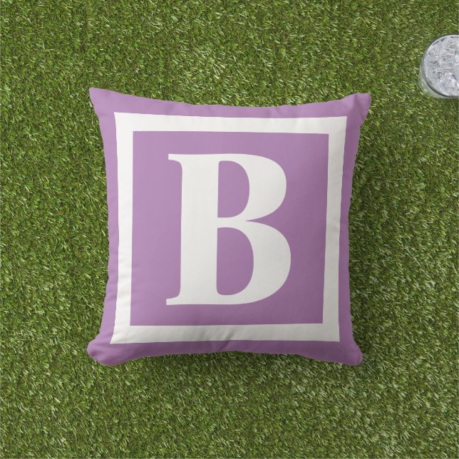 Lavendel Lila Modern Monogram Letter Kissen (Golfball-Marker)