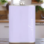 Lavendel Lila Modern Script Girly Monogram Name Flachmann<br><div class="desc">Lavendel Lila Monogrammname und Flasche des ersten Party. Das macht den perfekten 16 Geburtstag,  Hochzeit,  Brautparty,  Jubiläum,  Babydusche oder Junggeselinnen-Abschied Geschenk für jemanden,  der Lieben glamourösen Luxus und schicke Stile.</div>