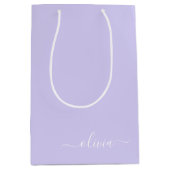 Lavendel Lila Modern Script Girly Monogram Name Mittlere Geschenktüte (Vorderseite)