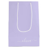 Lavendel Lila Modern Script Girly Monogram Name Mittlere Geschenktüte (Rückseite)