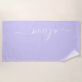 Lavendel Lila Modern Script Girly Monogram Name Strandtuch (Vorderseite)