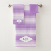 Lavendel Lila Stripes Initials Badetuch Set (Insitu)