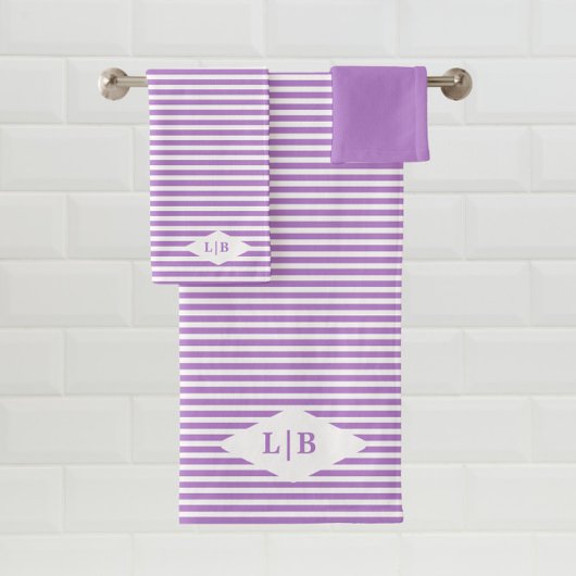 Lavendel Lila Stripes Initials Badetuch Set