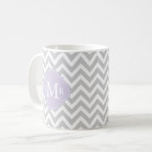 Lavendel-Monogramm und Sparren-Muster Kaffeetasse (Vorderseite Links)