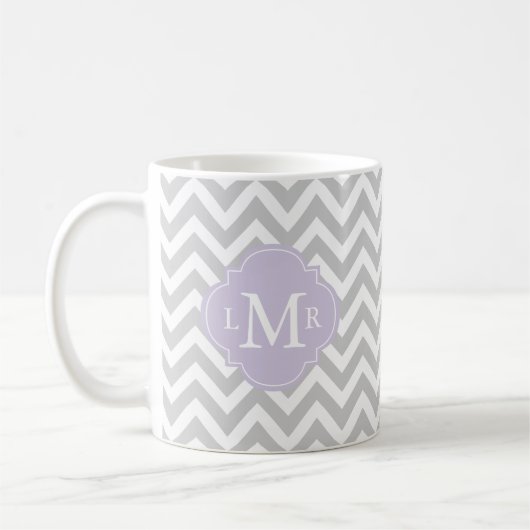 Lavendel-Monogramm und Sparren-Muster Kaffeetasse (Links)