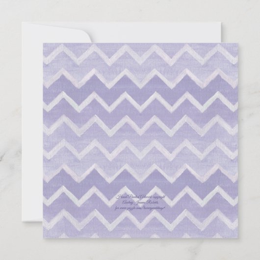 Lavendel Niedlich Baby Elephant Kranz Bloral Zickz Einladung (Rückseite)