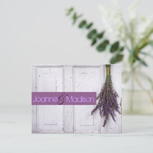 Lavendel rustikale Hochzeit Einladung (Stehend Vorderseite)