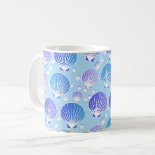 Lavendel und Blaue Muscheln auf blass blau Kaffeetasse
