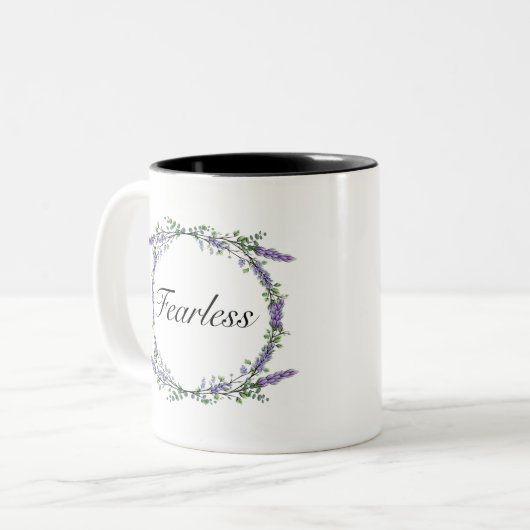 Lavendel und Eukalyptus Fearless Zweifarbige Tasse (Vorderseite Links)