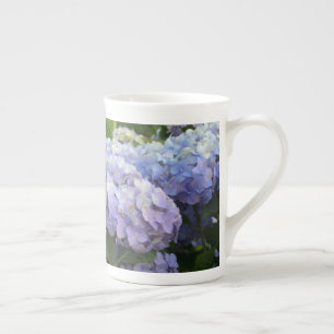 Lavendel- und Flieder-Hortensie Hydrangea-Blüten Porzellantasse