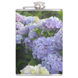 Lavendel- und Flieder-Hortensie-Hydrangeenblüten Flachmann