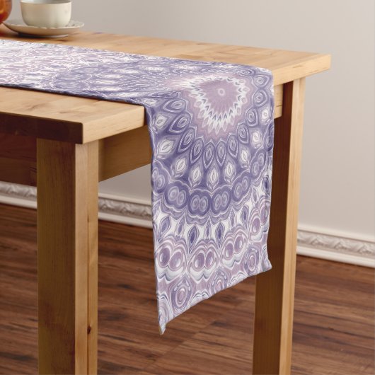 Lavendel- und Flieder-Mandala-Muster Großer Tischläufer (Beispiel)