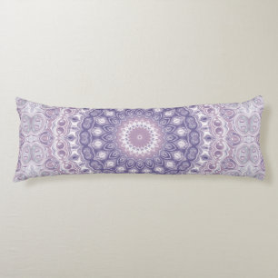 Lavendel- und Flieder-Mandala-Muster Seitenschläferkissen