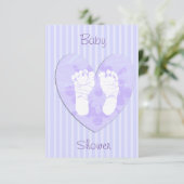 Lavendel und Lila Baby Footprints Baby Dusche Einladung (Stehend Vorderseite)