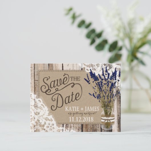 Lavendel und Spitzen Rustikale Holzplanks Save the Ankündigungspostkarte (Stehend Vorderseite)