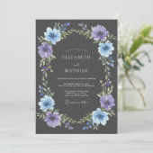 Lavendelblaue florale Hochzeit Einladung (Stehend Vorderseite)