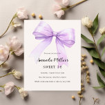 Lavendelbrasse Sweet 16 Einladung<br><div class="desc">Ein beige,  cremefarbener Hintergrund,  mit einem großen Lavendel,  violett und lila Bogen dekoriert. Personalisieren und fügen Sie einen Namen und Party-Details hinzu. 1 Blatt = 1 Einladung mit Druckkante bis Kante.</div>