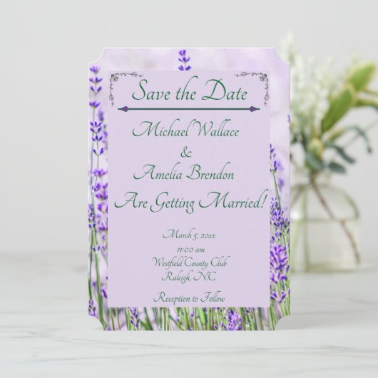Lavendelfelder Hochzeitsszenierungen speichern die Save The Date (Stehend Vorderseite)