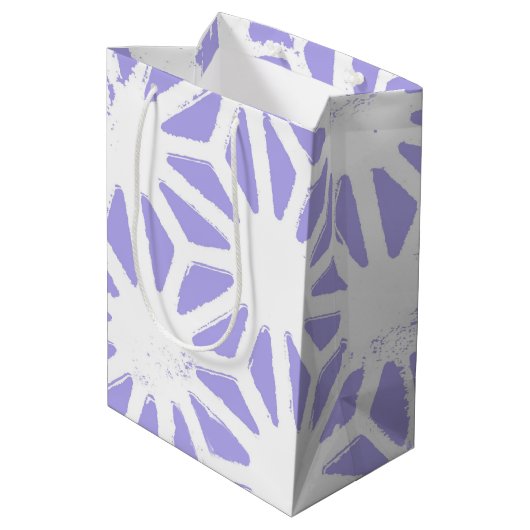 Lavendelgeometrie Mittlere Geschenktüte (Rückseite Schrägansicht)