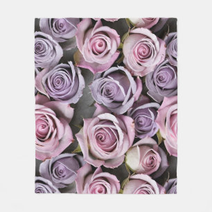 Lavendelrosen mit sanftem Lila und Rosa Fleecedecke