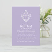 Lavender Baptism Cross Floral Crest Elegant Purple Einladung (Stehend Vorderseite)