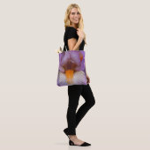 Lavender Bearded Iris Blume Petal Tasche (Am Model)