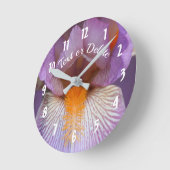 Lavender Bearded Iris Blume Petals Personalisiert Runde Wanduhr (Winkel)