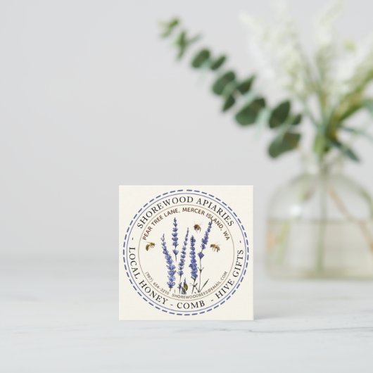 Lavender Blume Bienen Honey Ivory Dashed Border Quadratische Visitenkarte (Stehend Vorderseite)
