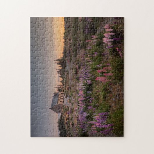 Lavender Blume Hill and Field Village House View Puzzle (Vertikal)